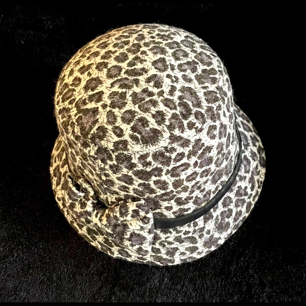 Black and white Hat